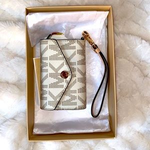 BRAND NEW W TAG & BOX- Authentic Michael Kors Vanilla IPhone Wristlet.
